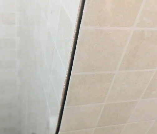 海东瓷砖空鼓维修公司分享阳台瓷砖脱落的修复过程可以分为以下几个步骤