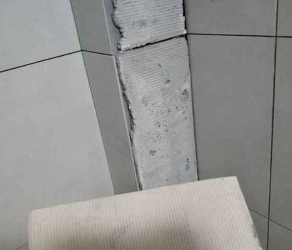 海东瓷砖空鼓维修公司分享下厨房瓷砖脱落的补救措施。
